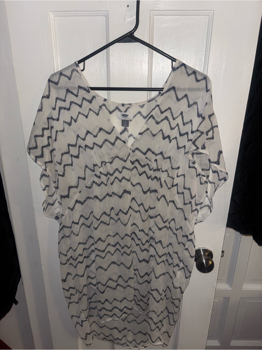 Old Navy White Tunic with Black Chevron Print Swim Cover up